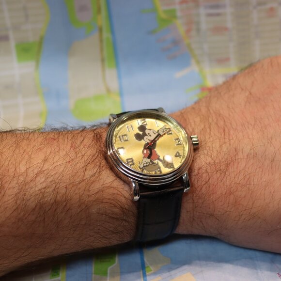 Disney Men's Mickey Mouse Watch - Picture 2 of 6